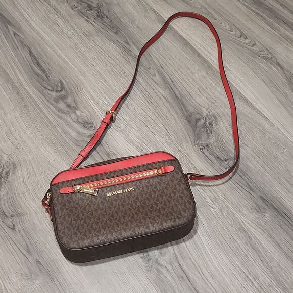 LIKE NEW  MK Signature Red Jetset Chain Crossbody - Picture 1 of 10